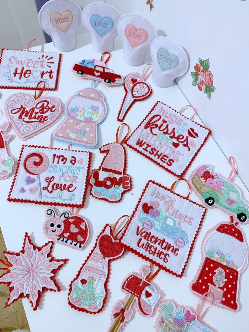 Dangly Hanging Hugs & Kisses Sign Decoration / Valentines / Day / Twig ...