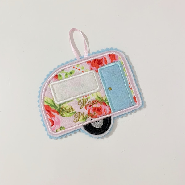 Caravana colgante de tela personalizada / casa / cabaña / apliques / borde crudo / shabby chic