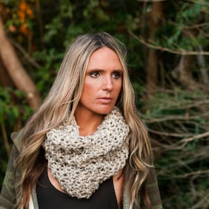 Knitted Bulky Chunky Cowl Scarf, Hooded Cowl,Winter Accessory, circle Scarf, Warm Knit Cowl, Winter Women&#39;s or Men&#39;s Cowl