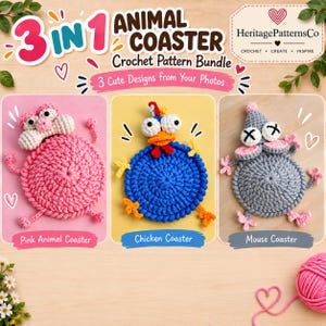 Puede incluir: Un paquete de patrones de ganchillo para posavasos de animales 3 en 1 de HeritagePatternsCo con tres posavasos circulares: un cerdo rosa, un pollo azul y un ratón gris. La imagen incluye etiquetas de texto y un ovillo de lana rosa.