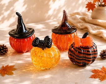 Abóbora de Vidro com Chapéu de Bruxa para o Halloween, Estatuetas de Abóbora de Vitral Artesanais Exclusivas, Abóbora de Vidro Artístico com Laço, Decoração de Mesa Assustadora para o Outono, Festa