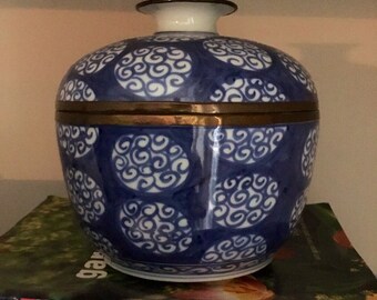 Asian Chinese Blue and White Rice Bowl w Cover Lid and Metal Brass Trim