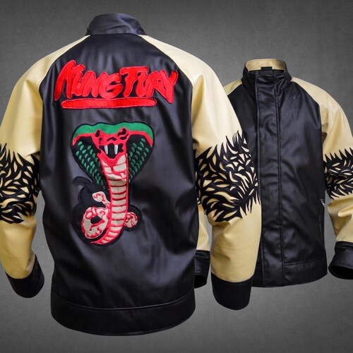 Giacca in pelle da cobra di Kung Fury, costume da cosplay ispirato ai film d'azione degli anni '80.