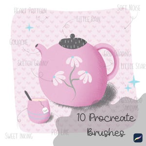 Peut inclure: Une illustration numérique d'une théière rose et d'une petite tasse de thé, avec des motifs floraux et des étiquettes de texture comme Heart Pattern, Little Rain, Gouache, Sketch Grainy, Soft Noise, Grid Shading, Little Star, Messy Grid Shading, Sweet Inking, Pea Line, et le texte 10 Procreate Brushes.