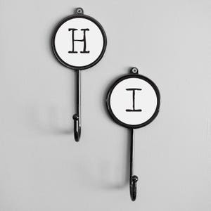 Ganchos para ropa con letras, números y símbolos estilo máquina de escribir