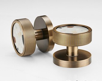 Boutons de porte en laiton avec insert en terrazzo | Style ancien, porte intérieure