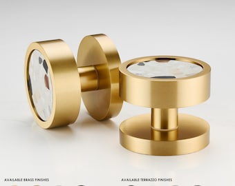 Klamka do drzwi z litego mosiądzu z wkładką lastrykową | Nowoczesne wnętrze