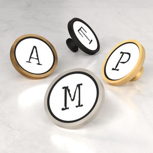 Perillas para cajones de armarios con letras y números del alfabeto estilo máquina de escribir, disponibles en 4 acabados diferentes