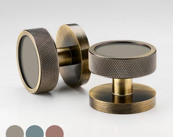 アンティーク真鍮製ほぞ穴ドアノブ | ローレットエッジ、ストーン/ダスク/トープインレイ