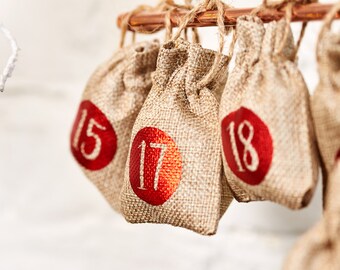 24 x Christmas Advent Calendar Tree Wall Hanging Hessian Jute Sacks. Fillable reusable bags. Red Green Pink Silver Gold Black White Copper