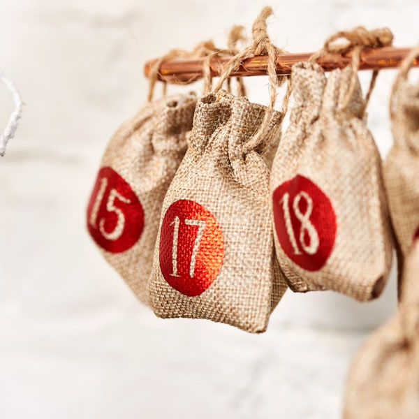 24 x Christmas Advent Calendar Tree Wall Hanging Hessian Jute Sacks. Fillable reusable bags. Red Green Pink Silver Gold Black White Copper