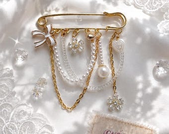 Bijou de sac fait main - grigri de sac perlé floral - broche de sac perlée
