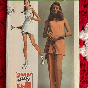 Könnte beinhalten: Simplicity Schnittmuster Nummer 9417 für ein ärmelloses Oberteil und eine Hose. Das Schnittmuster ist für Größe 14, Brustumfang 91 cm, Taillenumfang 69 cm. Das Schnittmuster enthält ein "Super Jiffy" Etikett und Anweisungen zum Nähen des Kleidungsstücks.