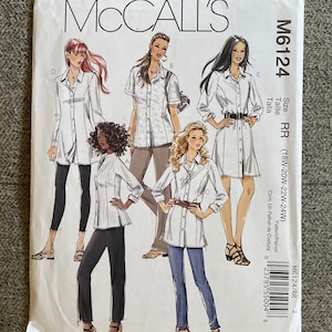 Op de afbeelding: Een naaipatroon voor een lang mouw overhemd met een knoopsluiting. Het patroon is voor maten 18W-20W-22W-24W. Het patroon is van McCall's en het patroonnummer is M6124.