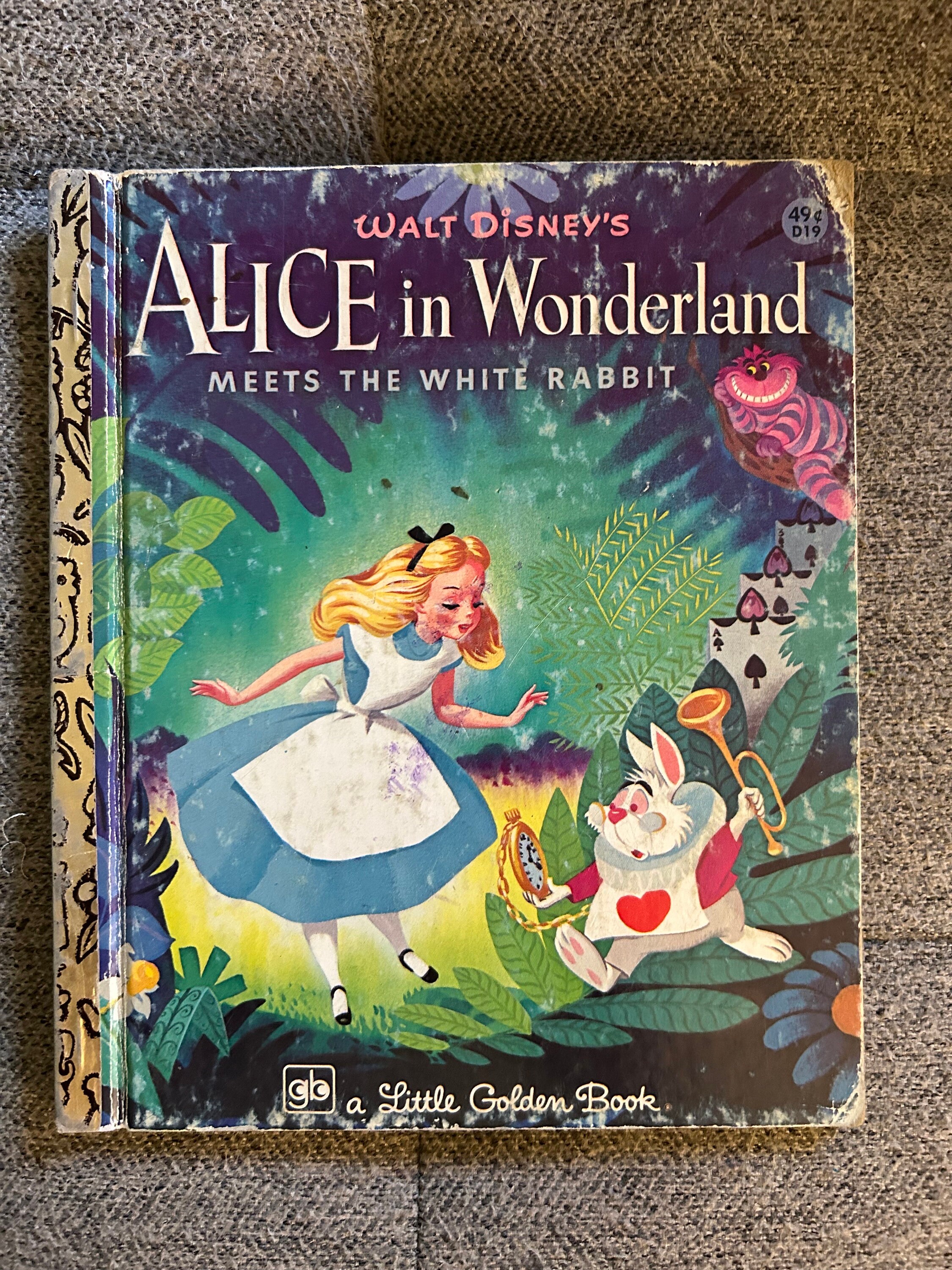 Alice Wonderland Through Looking Glass Collectibles Lot Belt Buckle Books  Litho