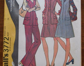 Jahrgang 1973 McCall Sewing Pattern 3772 Misses "Pfund Verdünner" Jumper Weste Rock & Bell Bottom Hose Sz 12 Büste 34 ungeschnitten