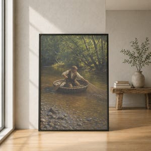 Può includere: Una stampa d'arte incorniciata che raffigura una persona su una barca rotonda intrecciata in un fiume poco profondo. L'individuo indossa un gilet e un berretto, tiene un remo di legno e lancia una rete da pesca in acqua, circondato da alberi.