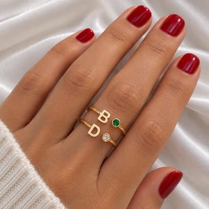 Anpassad födelsestensring, guldfärgade initialsmycken, elegant stapelbar personlig armband