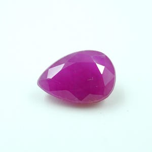 Natural red ruby gemstone ,pear shape faceted stone :-7.50x10.90mm-4.15 carats– Jewelry Making Stone
