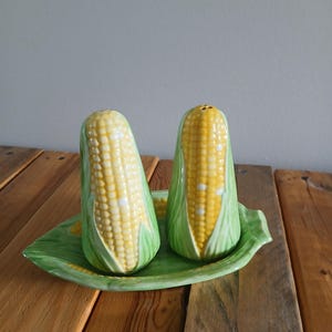 Vintage Desbiens Quebec ceramic Corn on the cob Salt and Pepper shaker set with matching tray
