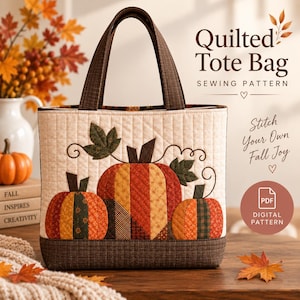 Könnte beinhalten: Eine gesteppte Tragetasche mit einem Kürbismotiv aus orangefarbenen, braunen und cremefarbenen Stoffbahnen. Die Tasche hat dunkelbraune Griffe und einen Boden. Der Text lautet: Quilted Tote Bag Sewing Pattern, Stitch Your Own Fall Joy, PDF Digital Pattern.