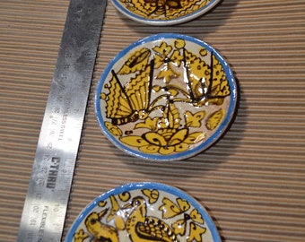 1930s vintage yellow with blue Cinco de Mayo decor very good conditio 2 pieces pair of bowls Armadillo designs, Fantasia Mexican pottery