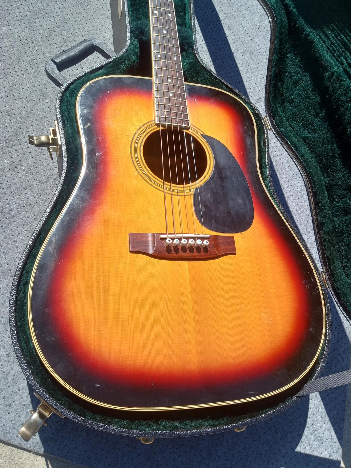 Takamine F-360SD Sunburst 1977 With Vintage Martin Case, foto 2 di 5
