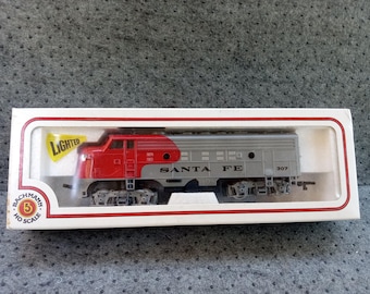 Locomotiva a motore Bachmann Santa Fe n. 307 in scala HO, come nuova