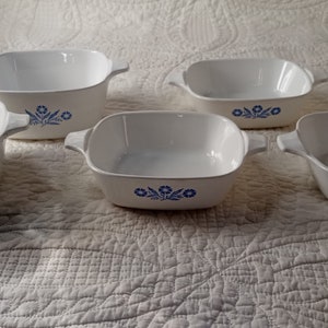 Dos cacerolas pequeñas P-43 B y tres P-41 de Corning Ware de época