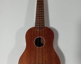 Bellissimo ukulele soprano in legno autentico degli anni '60