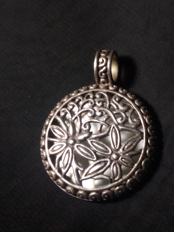 925 Silver and Shell Pendant - image 1