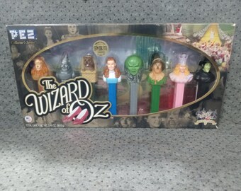 PEZ Trollkarlen från Oz Samlarserie 70-årsjubileumsset Begränsad upplaga Som ny i originalförpackning