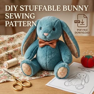 Puede incluir: Un conejo de peluche color verde azulado con orejas largas, una pajarita de cuero marrón y detalles de tela floral en las orejas y pies. El texto dice DIY STUFFABLE BUNNY SEWING PATTERN y PDF FILE DOWNLOAD, junto a herramientas de costura.