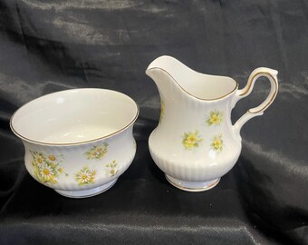 Vintage Queen's Estd 1875 England Fine Bone China Creamer Sugar Dose Set Daisy