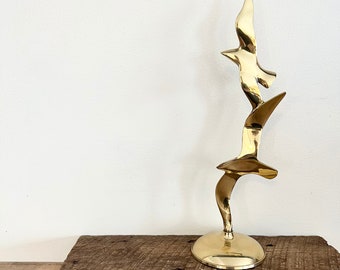 Vintage MCM Brass Bird Sculpture / Mid Century Brass Seagull Mantel Decor / Vintage Brass Bird