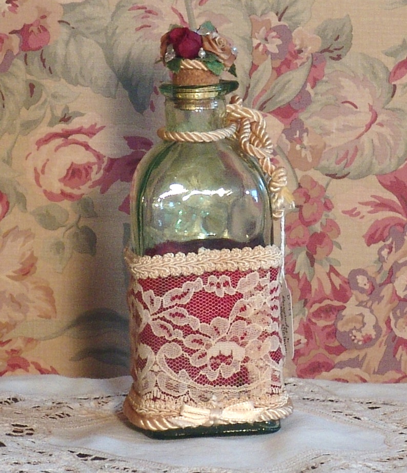 Green Glass Perfume Bottle W/tea Stained Trim / Keepsake Vintage Style