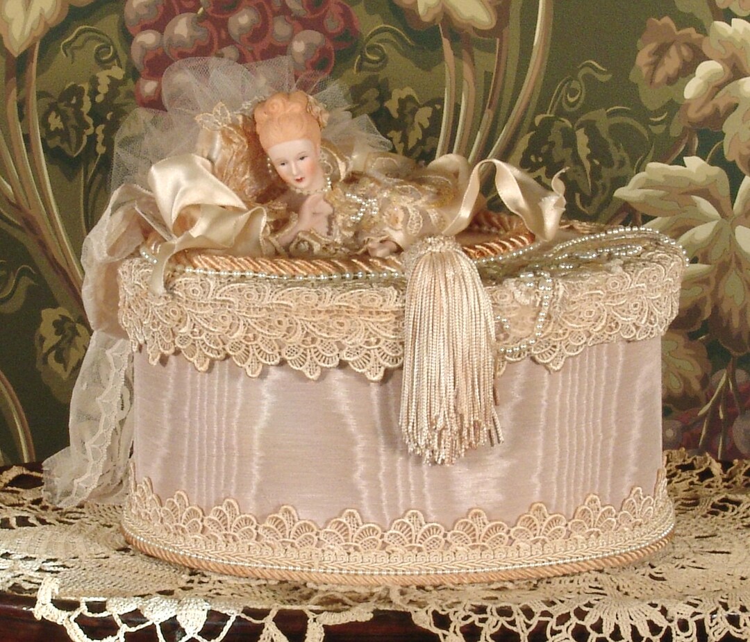 Victorian Keepsake / Trinket / Hat Box Large Oval Vintage Style Hand