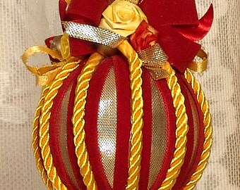 Hand Decorated Victorian Christmas Ornament / Keepsake - Vintage Style- No.14