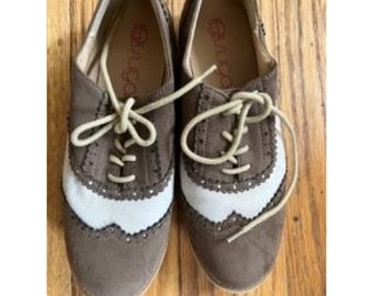 90s-Y2K Vintage Brown + Off-White Wingtip Lightweight Sneaker Laced Shoes by Sugar