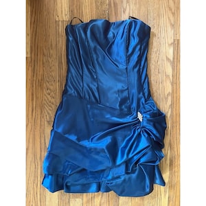 Y2K Dark Teal Blue Satin Strapless Mini Vestido con adornos de diamantes de imitación y pastillas