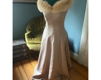 Vintage 70s-80s Beige + White Formal Off-Shoulder Sleeveless Ankle Long Fit and Flare Dress with Faux Fur around Shoulders/Arms