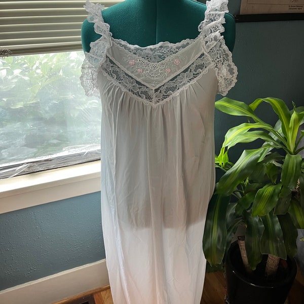 80s Floor Length Nightgown with Lace Tank Sleeves + Lace + Floral Detail on Front Size Medium by Apostrophe