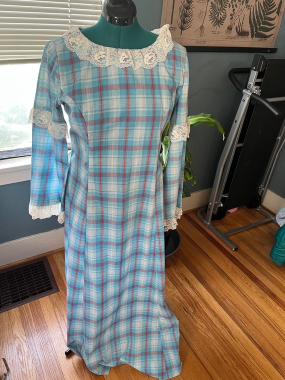 Vintage 70s-80s Blue Plaid with White Lace Long C… - image 1