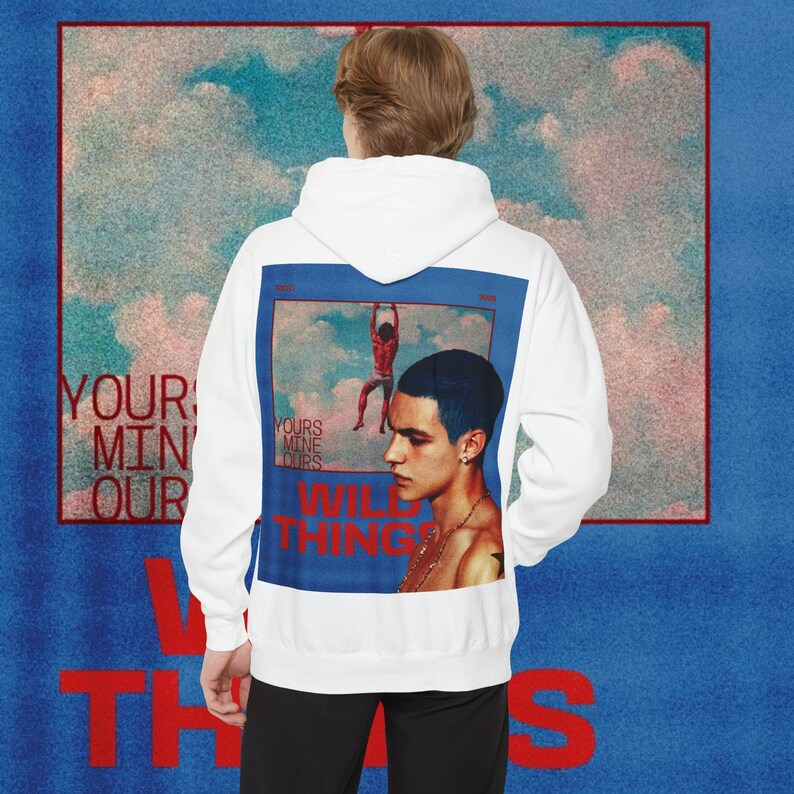 JuiceBoxClub presenta: Sudadera con capucha estampada "Wild Things" / collage de cielo vintage imagen 6
