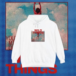 JuiceBoxClub presenta: Sudadera con capucha estampada "Wild Things" / collage de cielo vintage imagen 1