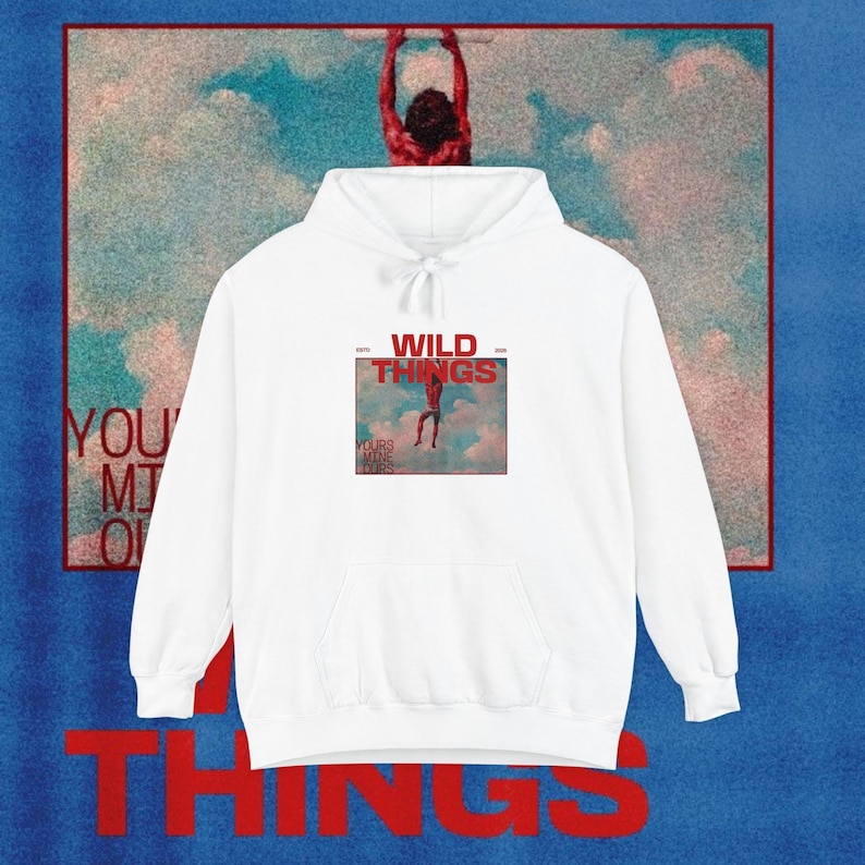 JuiceBoxClub presenta: Sudadera con capucha estampada "Wild Things" / collage de cielo vintage imagen 1