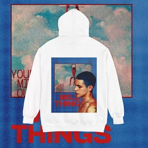 JuiceBoxClub presenta: Sudadera con capucha estampada "Wild Things" / collage de cielo vintage imagen 2
