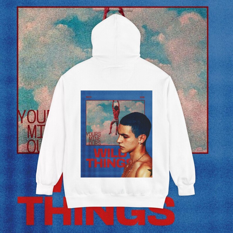 JuiceBoxClub presenta: Sudadera con capucha estampada "Wild Things" / collage de cielo vintage imagen 2
