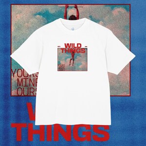 JuiceBoxClub prezentuje: Koszulka z grafiką „Wild Things” | zdjęcie surfera w stylu vintage, kolaż retro zdjęcie 1