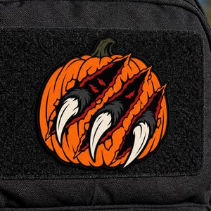 Toppa morale in PVC con artigli di bestia e zucca di Halloween – Distintivo tattico in gomma con graffi mostruosi e zucca di Halloween per zaino, giacca, equipaggiamento EDC